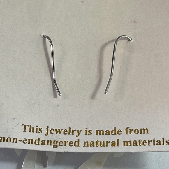 MOTHER OF PEARL CARVED PALM TREE DANGLE EARRING - Picture 4 of 4